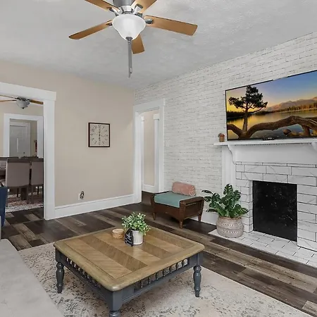 Chic 2Br Near Dt, 8 Min Walk To Park&Conservatory